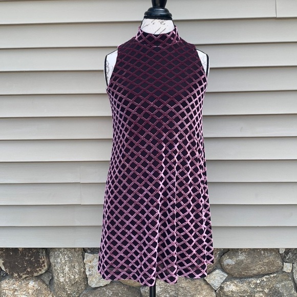 Teezeme Velvet Lattice Print Swing Dress - Black/Mauve - Picture 2 of 10